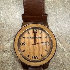 Original grain men’s watch. Whiskey espresso style.